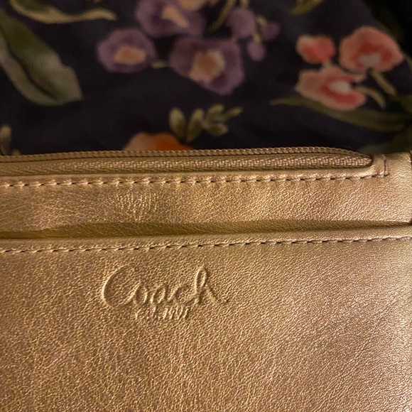 Coach 2-piece set. Will not separate - Picture 6 of 8